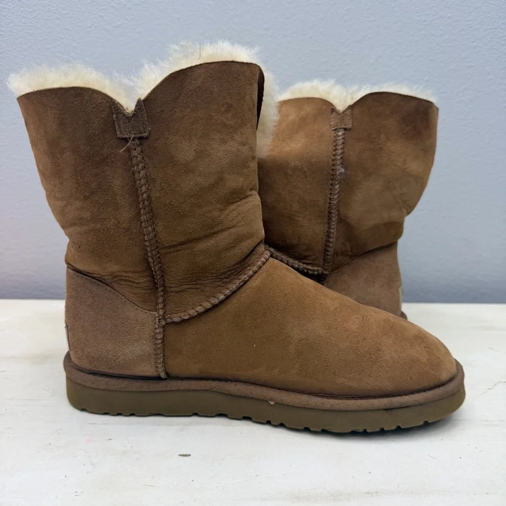Ugg Brown Suede Bailey Button Short Boots Size 8